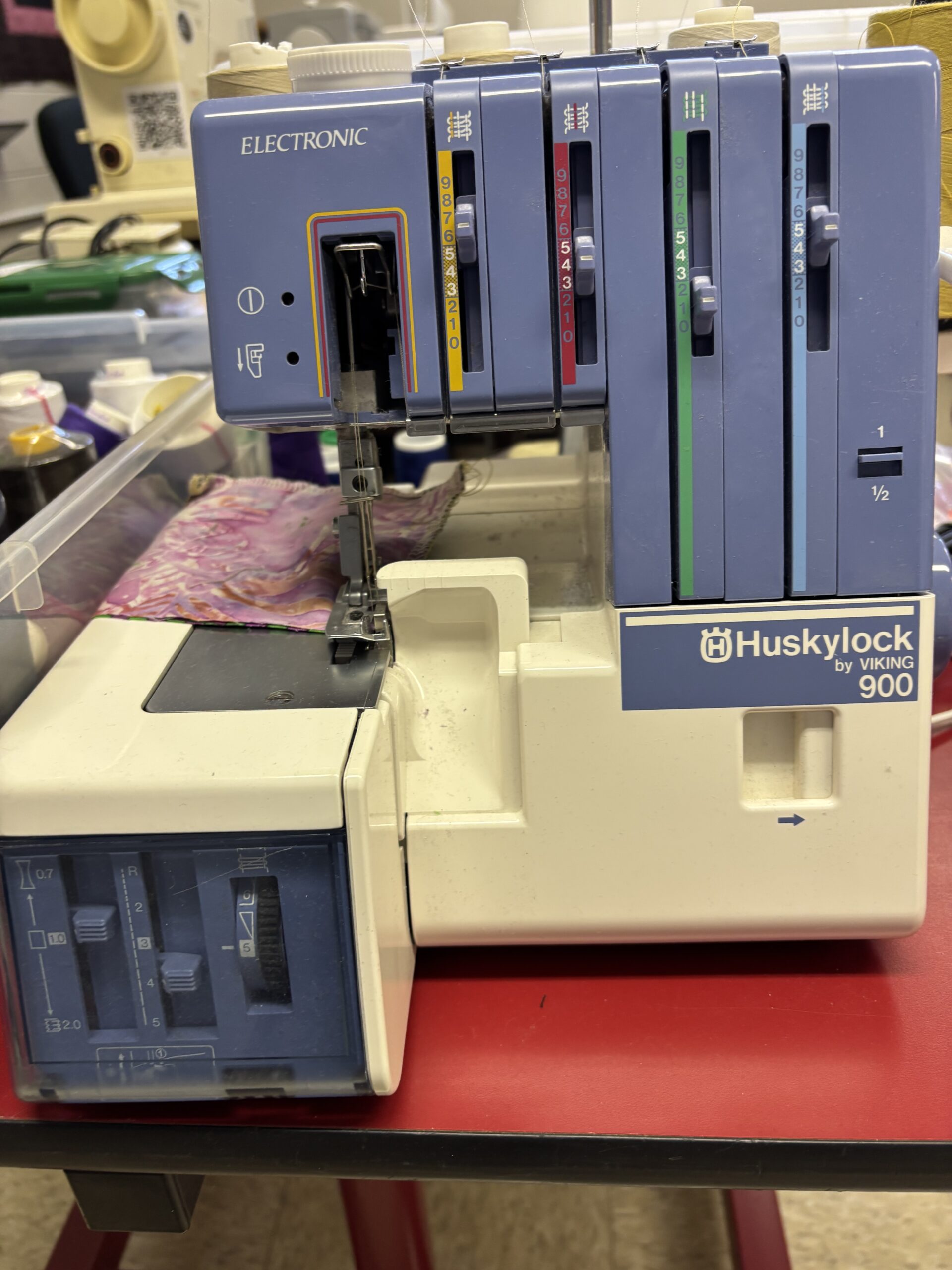 Serger – Huskylock by Viking 900